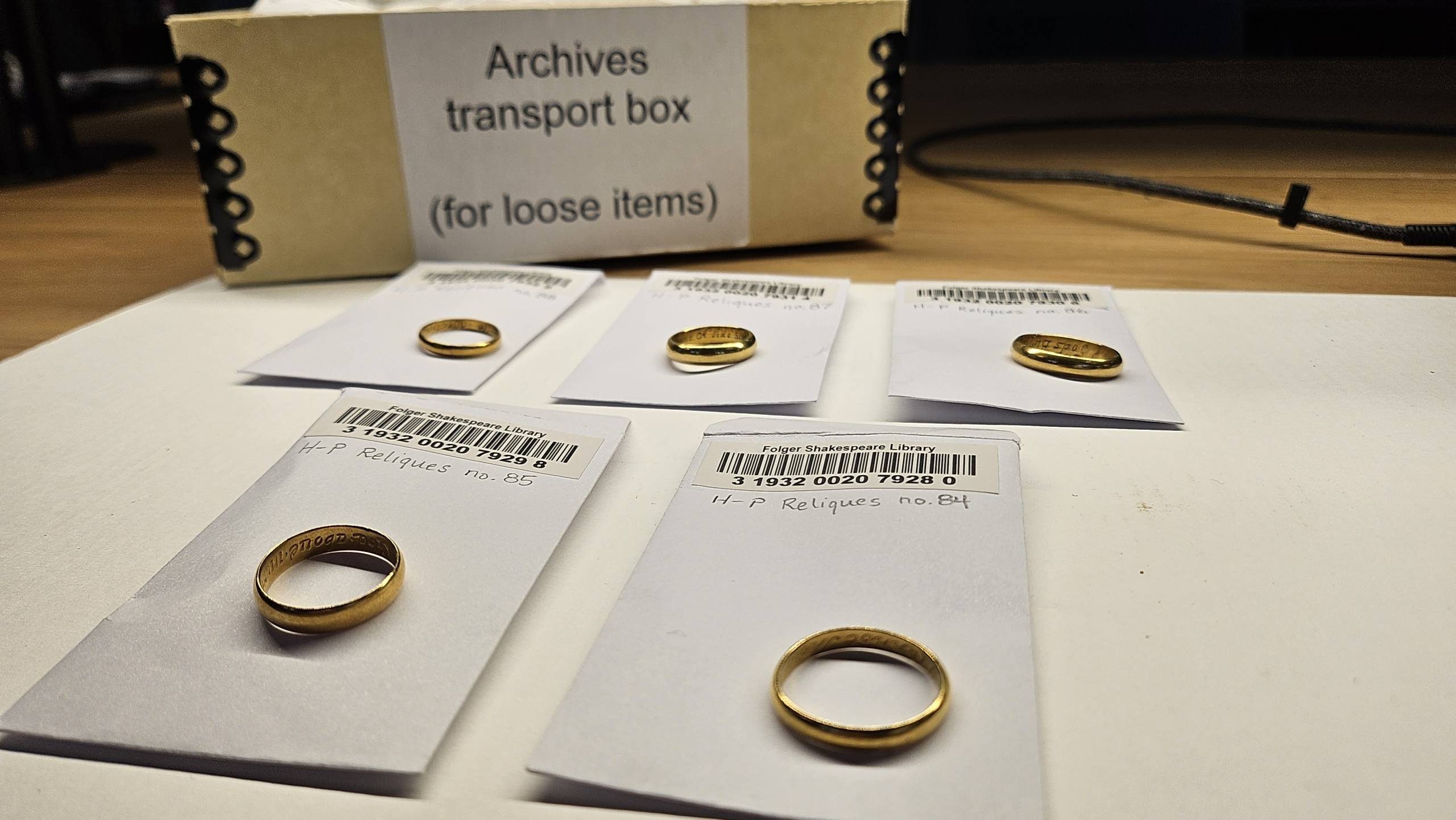 Posy Rings Replica “A smale remembrance”: Elizabethan Posy Rings | Folger Shakespeare Library