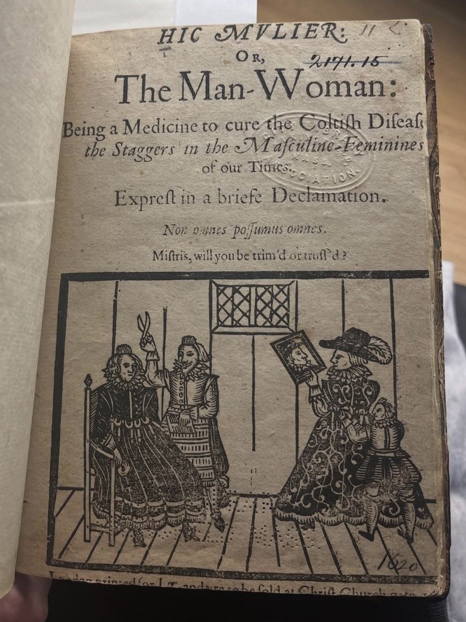 The title page of a printed book with the title followed by a woodcut image of a person in a chair with a barber standing over them and a person looking in a mirror, with a young attendant assisting with their clothes.